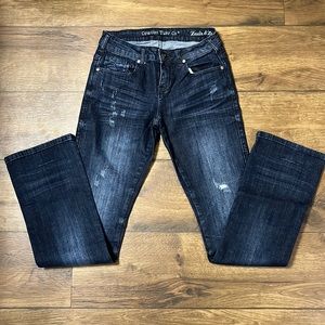 Cowgirl Tuff - Haulin & Hustlin 27x33